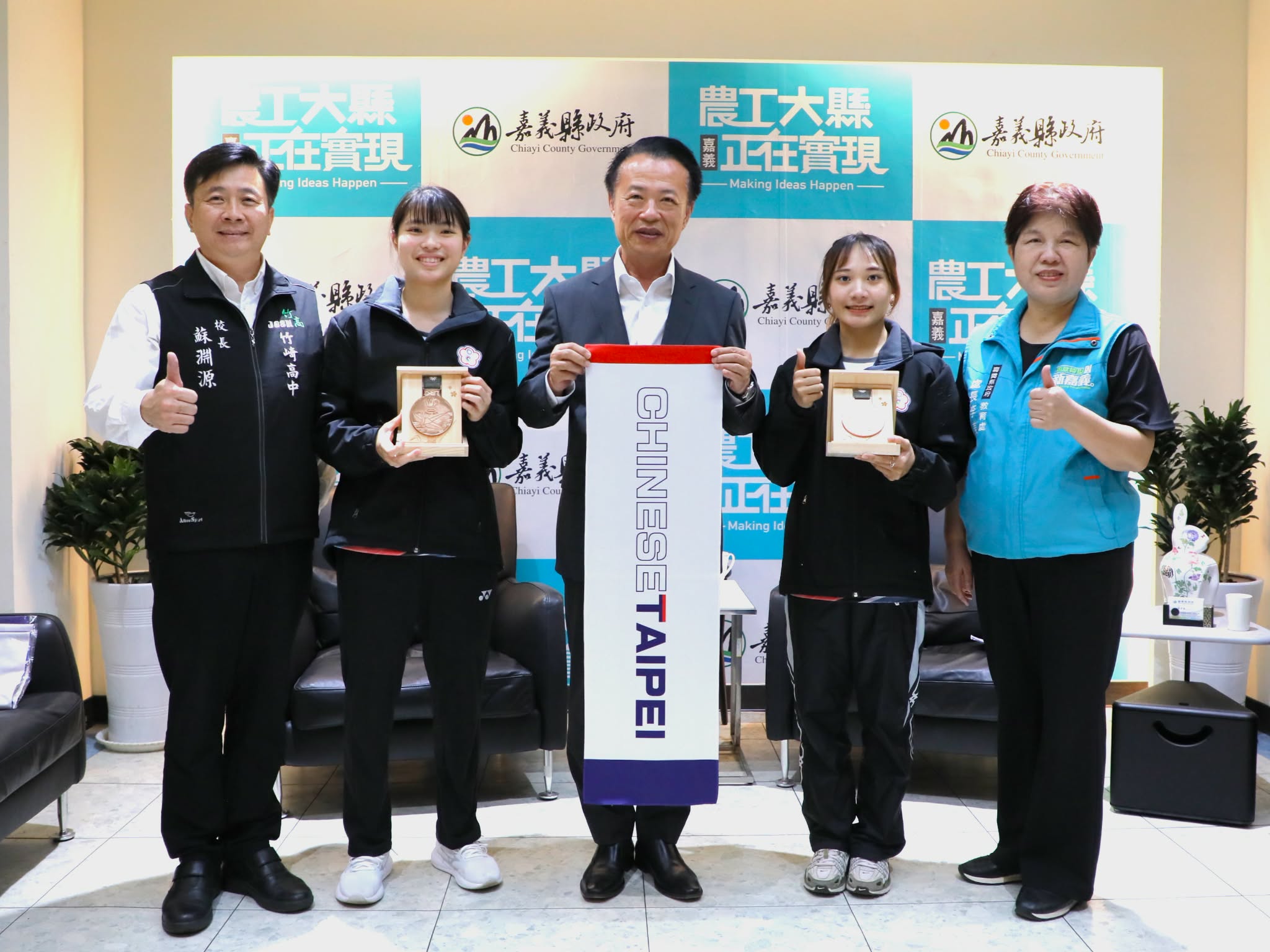 竹崎高中再傳捷報 兩位聽奧國手奪下羽球團體銅牌
